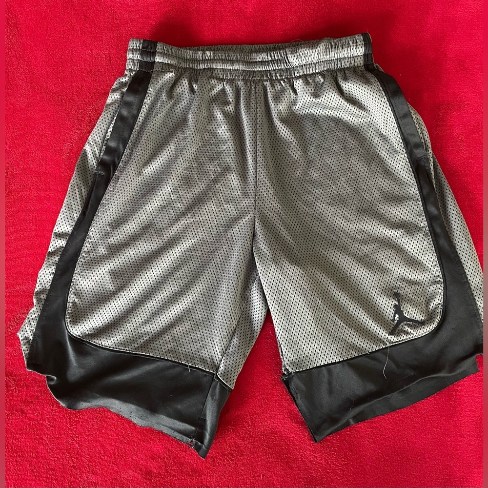 Jordan Boy's Dri-Fit Elastic Waist Gray Athletic Basketball Shorts Size: L